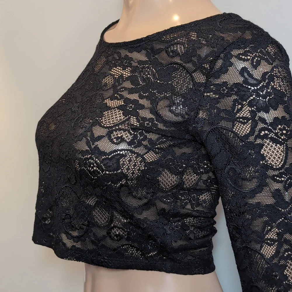 ❌SOLD❌ Aritzia Lace Crop Top 3/4 Sleeve Ballet U-Back Sheer Stretchy Fitted - Picture 4 of 11